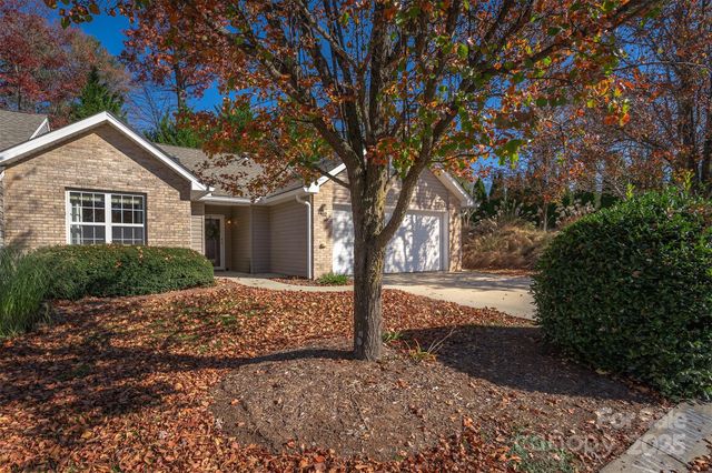 412 Wiltshire Circle, Fletcher, NC 28732