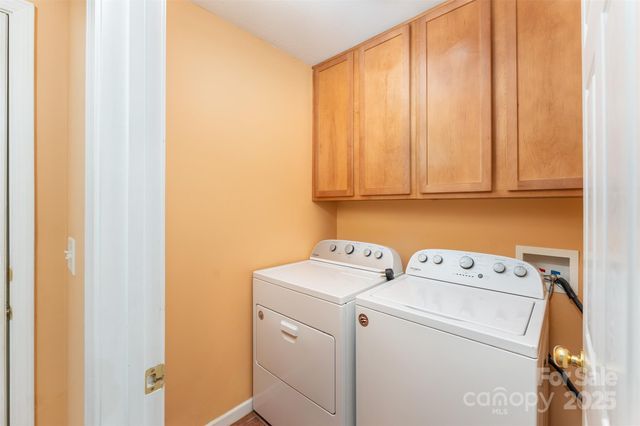 412 Wiltshire Circle, Fletcher, NC 28732