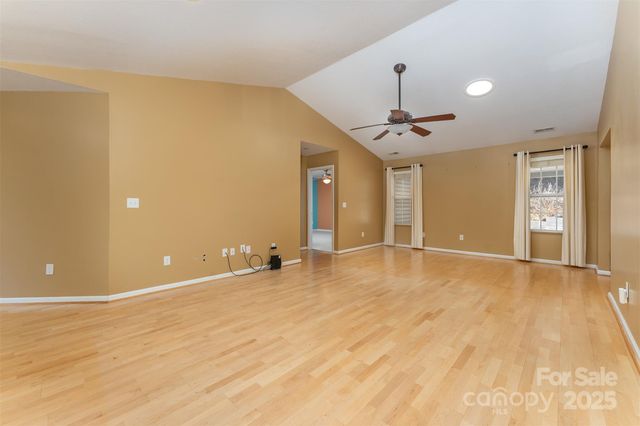 412 Wiltshire Circle, Fletcher, NC 28732