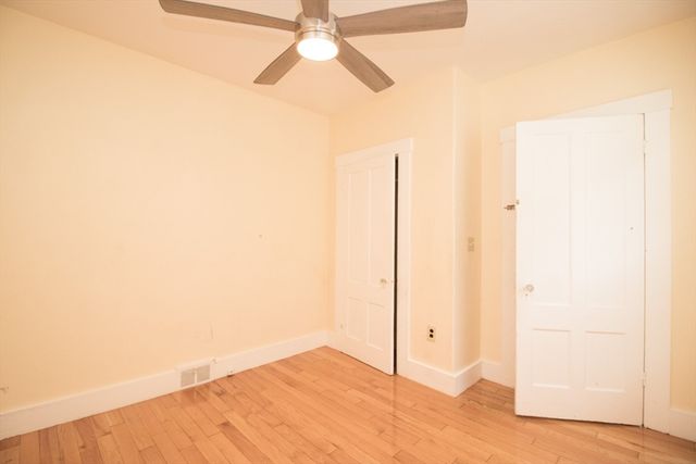 158 Concord St, Lowell, MA 01852