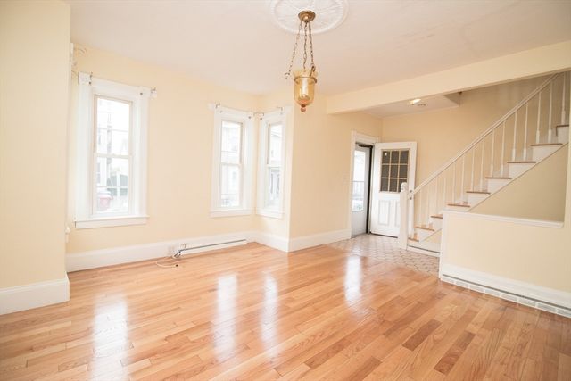 158 Concord St, Lowell, MA 01852