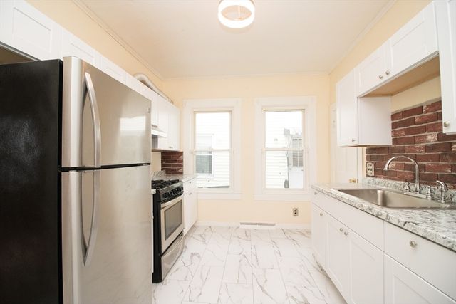 158 Concord St, Lowell, MA 01852