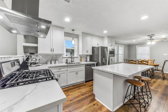 749 E 41st Street, Houston, TX 77022