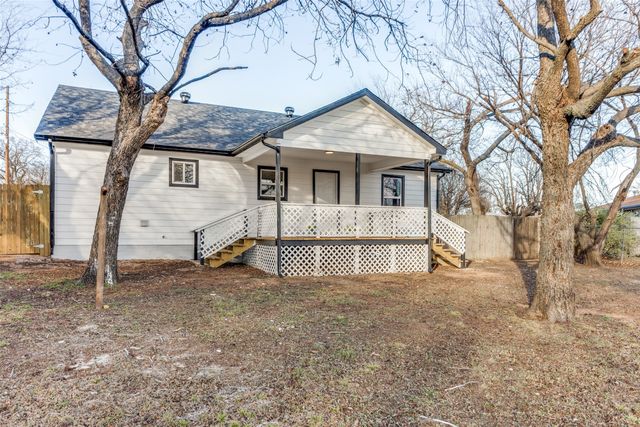 804 Lively Street, Bowie, TX 76230