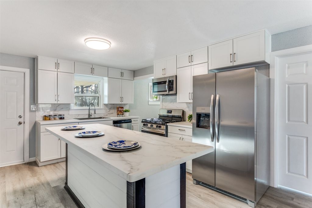 804 Lively Street, Bowie, TX 76230