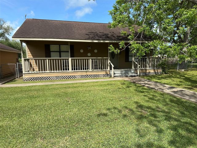 242 Sir Lancelot Drive N, Sargent, TX 77414