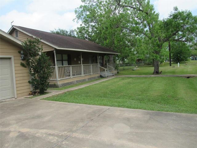 242 Sir Lancelot Drive N, Sargent, TX 77414