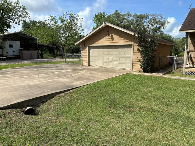 242 Sir Lancelot Drive N, Sargent, TX 77414