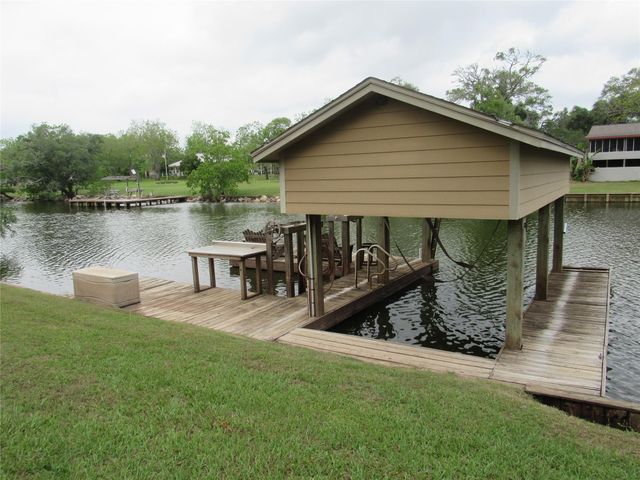 242 Sir Lancelot Drive N, Sargent, TX 77414