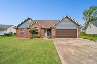 996 N Douglas Drive, Claremore, OK 74017