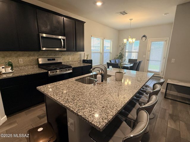 2571 W Kippy Trail, Tucson, AZ 85745