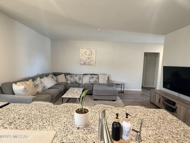 2571 W Kippy Trail, Tucson, AZ 85745