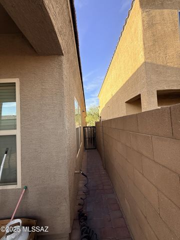 2571 W Kippy Trail, Tucson, AZ 85745