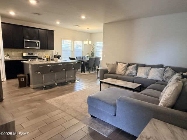 2571 W Kippy Trail, Tucson, AZ 85745