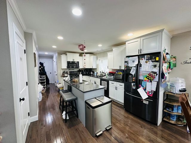 83 Federal St, Agawam, MA 01001