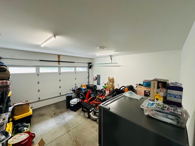 83 Federal St, Agawam, MA 01001