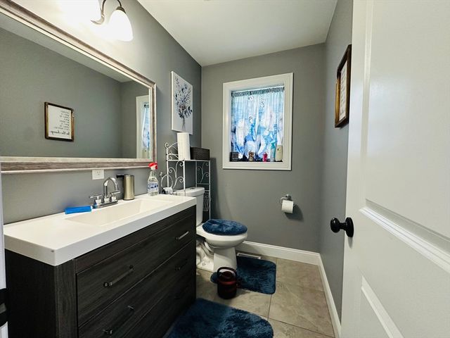 83 Federal St, Agawam, MA 01001