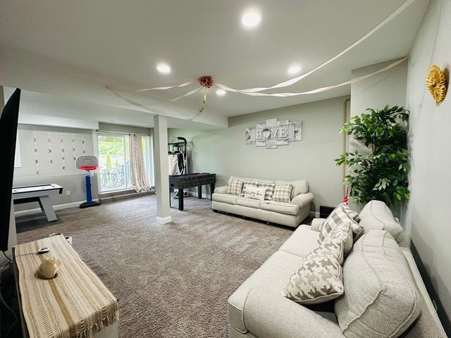 83 Federal St, Agawam, MA 01001