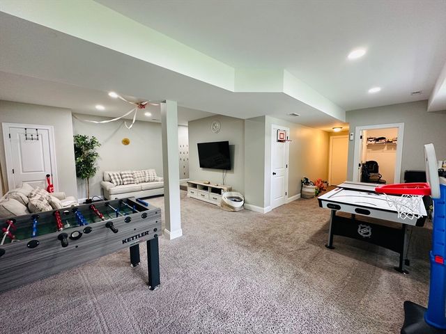 83 Federal St, Agawam, MA 01001
