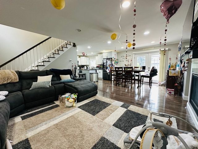 83 Federal St, Agawam, MA 01001