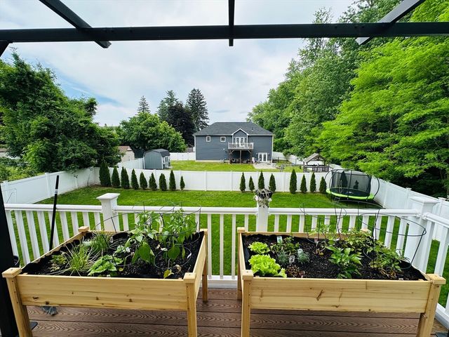 83 Federal St, Agawam, MA 01001