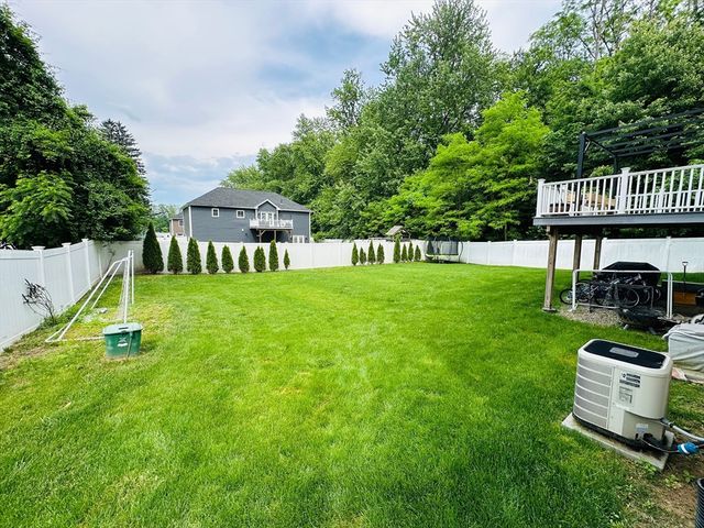 83 Federal St, Agawam, MA 01001