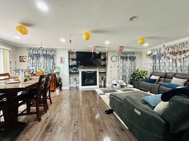 83 Federal St, Agawam, MA 01001