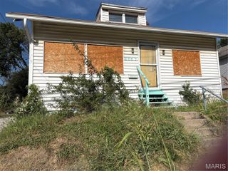 8657 Natural Bridge Road, St Louis, MO 63121
