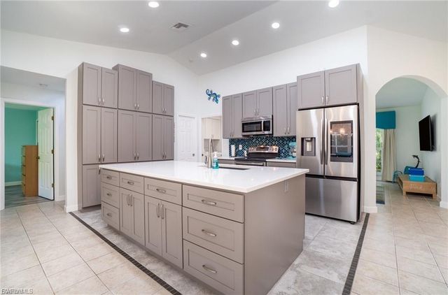 844 SW 17th TER, Cape Coral, FL 33991