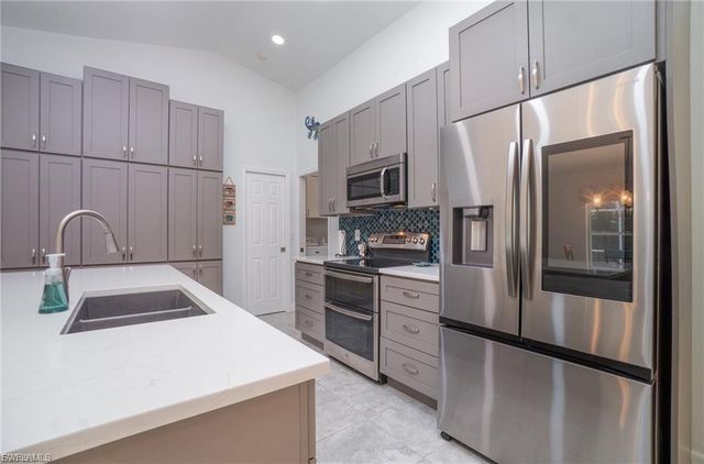 844 SW 17th TER, Cape Coral, FL 33991