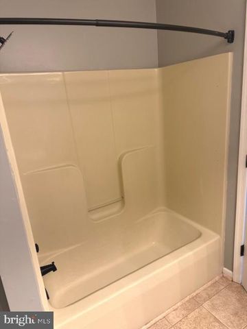 526 CROSSWINDS DR, Charles Town, WV 25414