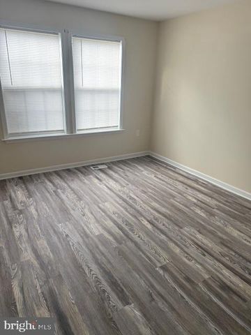 526 CROSSWINDS DR, Charles Town, WV 25414