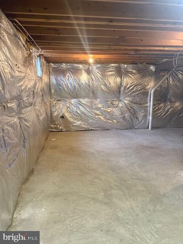 526 CROSSWINDS DR, Charles Town, WV 25414