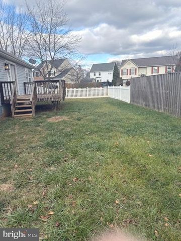 526 CROSSWINDS DR, Charles Town, WV 25414