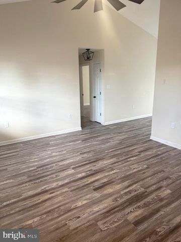 526 CROSSWINDS DR, Charles Town, WV 25414