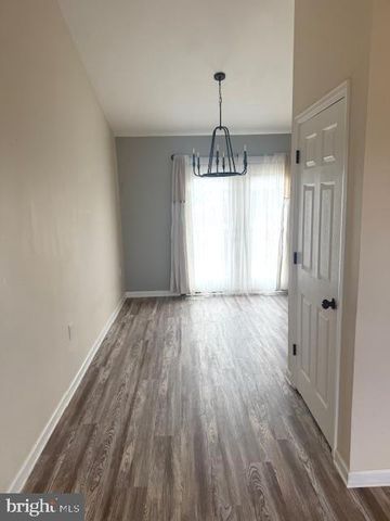 526 CROSSWINDS DR, Charles Town, WV 25414