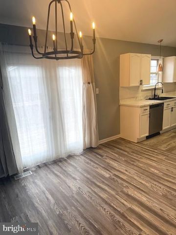 526 CROSSWINDS DR, Charles Town, WV 25414