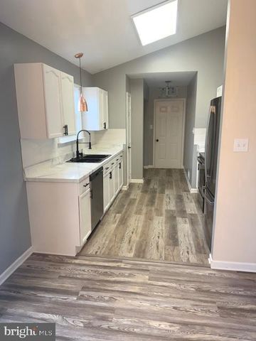 526 CROSSWINDS DR, Charles Town, WV 25414