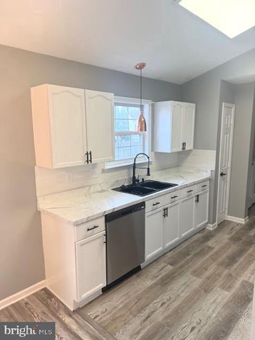 526 CROSSWINDS DR, Charles Town, WV 25414