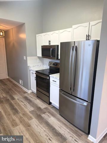 526 CROSSWINDS DR, Charles Town, WV 25414