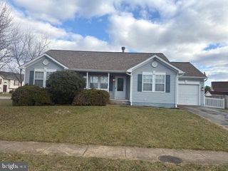 526 CROSSWINDS DR, Charles Town, WV 25414