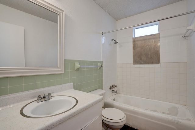 728 Old Martindale DR, San Marcos, TX 78666