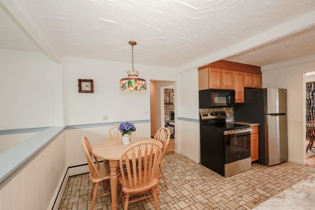 68 Robinson Road, Nashua, NH 03060