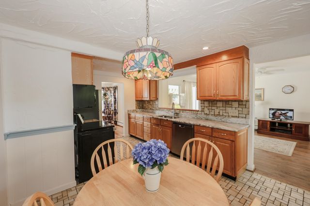 68 Robinson Road, Nashua, NH 03060