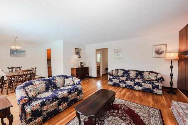 68 Robinson Road, Nashua, NH 03060