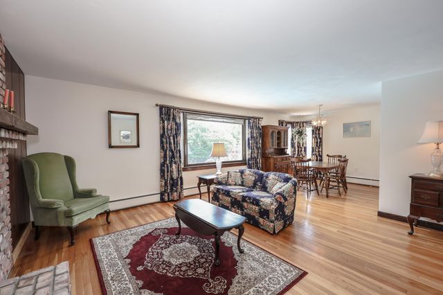 68 Robinson Road, Nashua, NH 03060