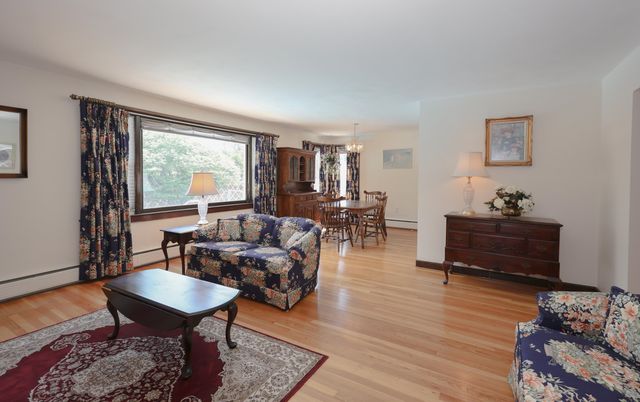 68 Robinson Road, Nashua, NH 03060