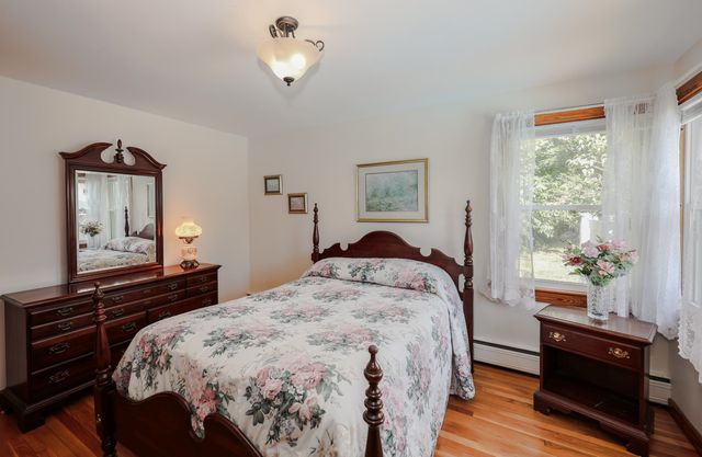 68 Robinson Road, Nashua, NH 03060