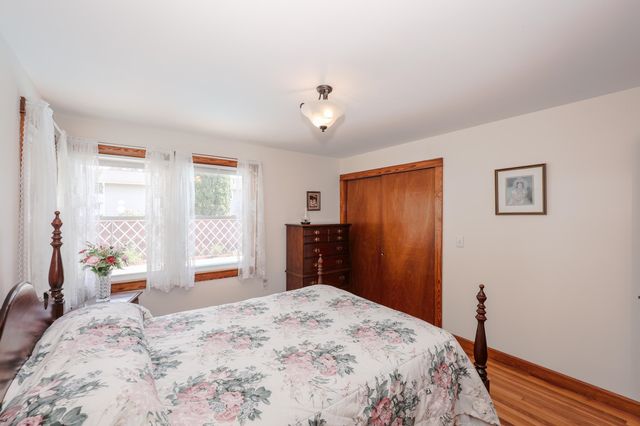 68 Robinson Road, Nashua, NH 03060