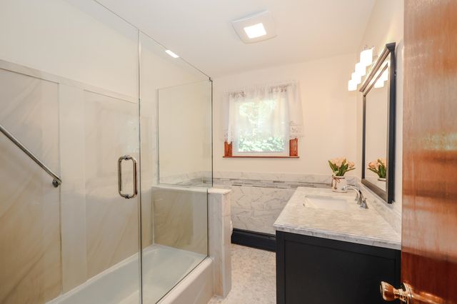 68 Robinson Road, Nashua, NH 03060